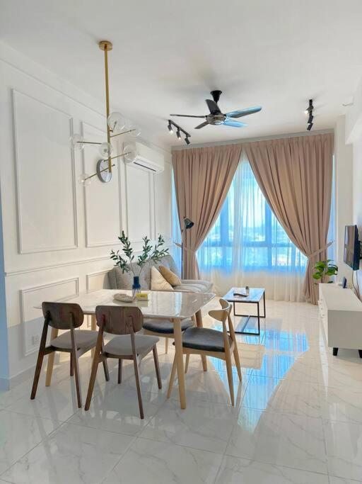 Netflix Two Bedroom Troika Kota Bharu Homestay 118 Bagian luar foto
