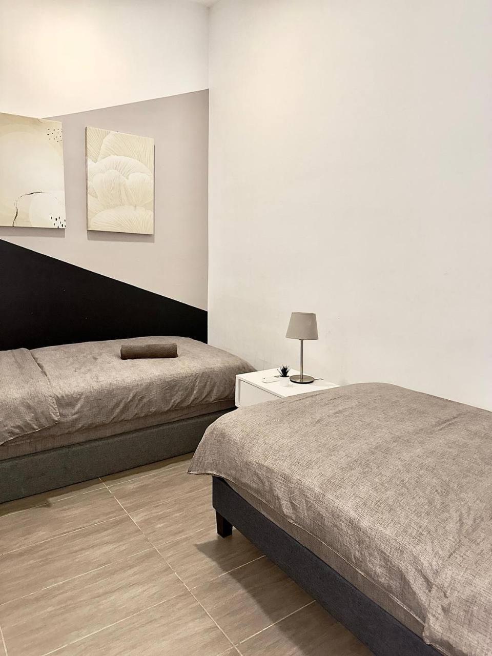 Netflix Two Bedroom Troika Kota Bharu Homestay 118 Bagian luar foto